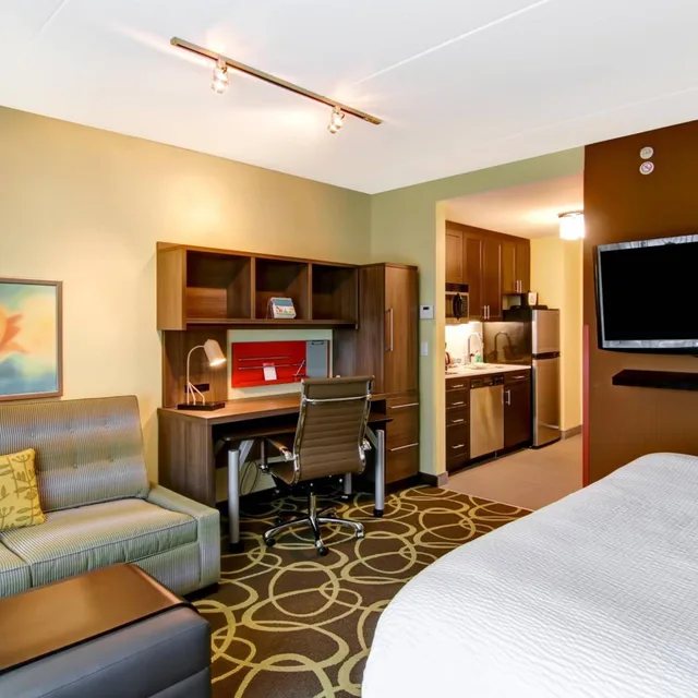 استوديو بسرير كينج بحوض جاكوزي، Towneplace Suites Kincardine 3/4