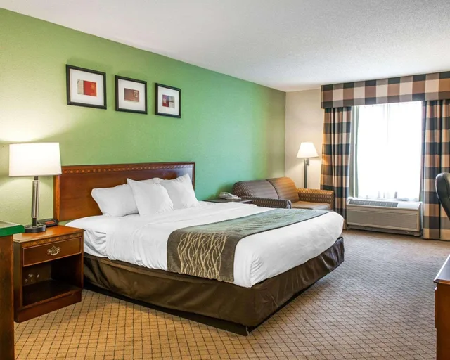 جناح بسرير كينج بغرفة نوم واحدة، Comfort Inn Goshen, IN 2/2