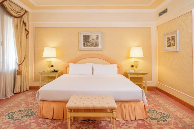 جناح جونيور بسريرين منفصلين، Royal Hotel Carlton 1/9