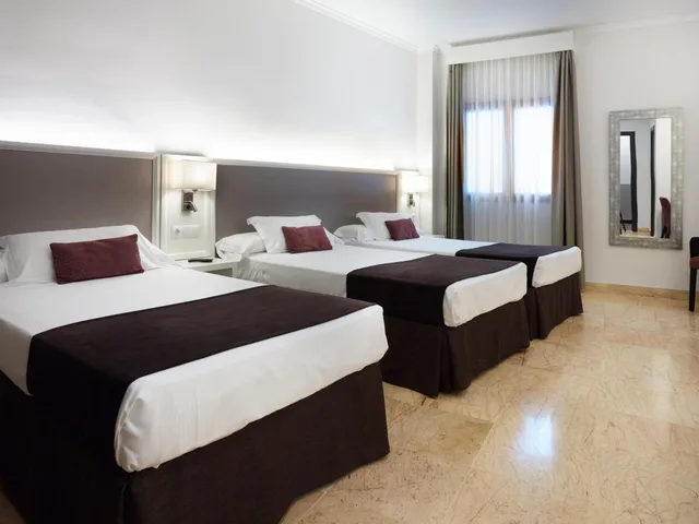 غرفة كلاسيكية ثلاثية، Maestranza Hotel 1/1