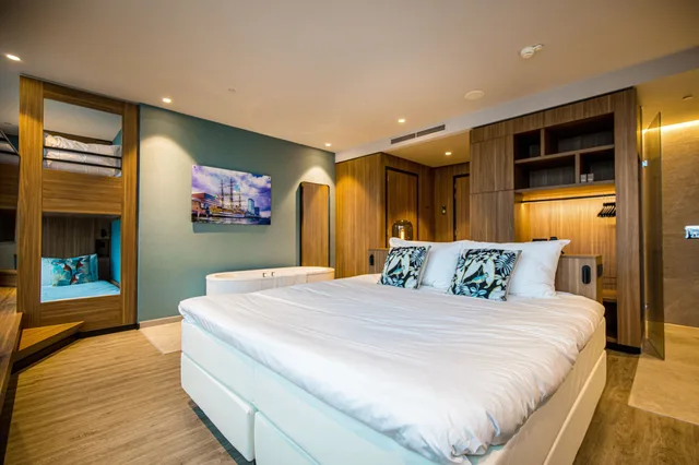 غرفة عائلية بسرير كينج وسرير بطابقين، Van der Valk Hotel Amsterdam Zuidas 1/10