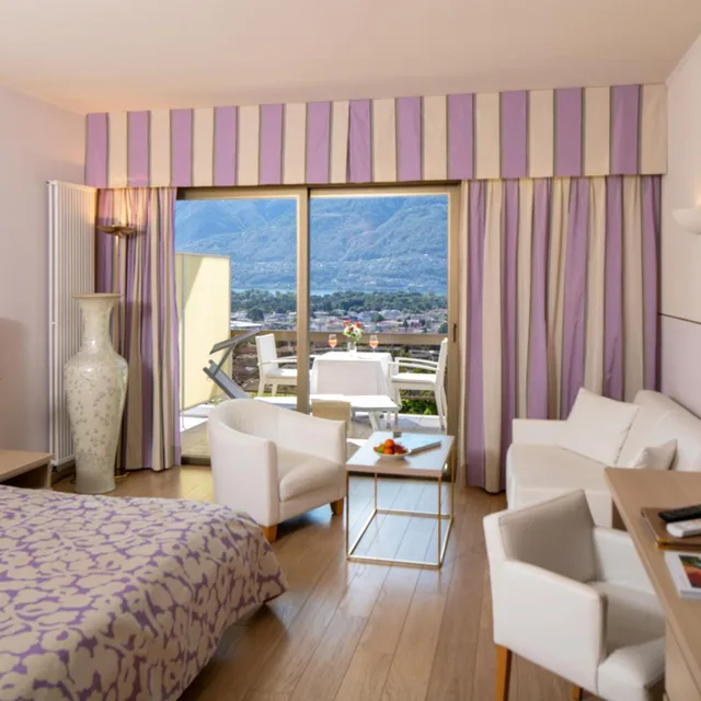 غرفة سوبيريور بسرير مزدوج بإطلالة على البحيرة بشرفة، Ascona 3/6