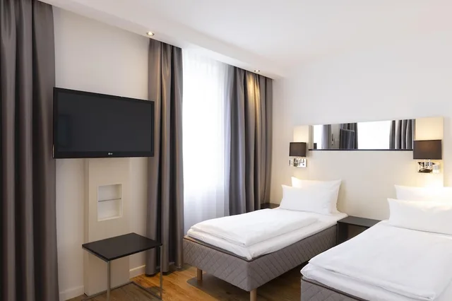 Superior, Twin Beds, Balcony, Scandic Berlin Kurfurstendamm 5/10