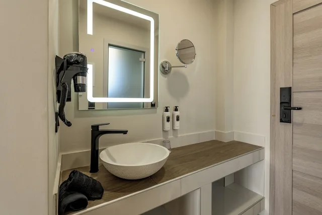 غرفة سوبيريور بسرير كوين بجاكوزي، Nikon Boutique Hotel 7/9