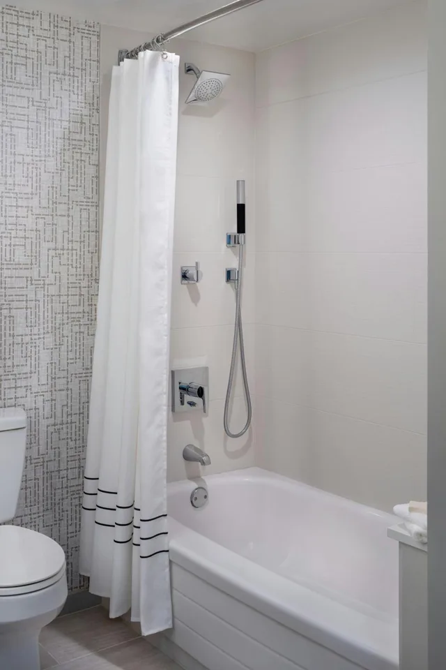 Guest Room, 2 Queen Beds, Concierge Level, Marriott St Petersburg Clearwater 4/10