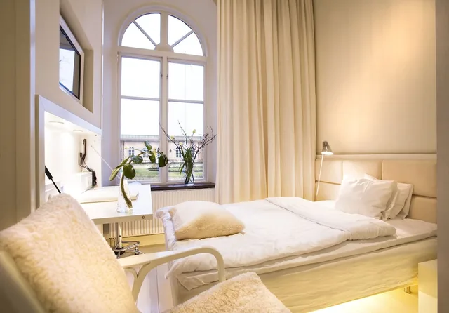 غرفة قياسية بسرير كوين، Ulfsunda Slott 1/4
