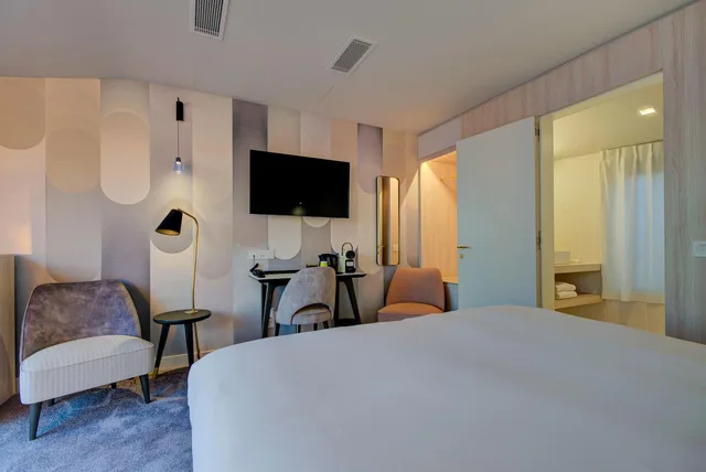 Roof Top, Executive, Suite, Queen Bed, Alex Hotel 2/2