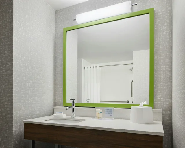 غرفة بسرير كينج لذوي الإعاقة، Hampton Inn & Suites New Haven - South - West Haven 2/2