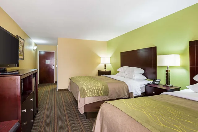 غرفة بسرير كينج، Super 8 by Wyndham Alexandria LA 1/5
