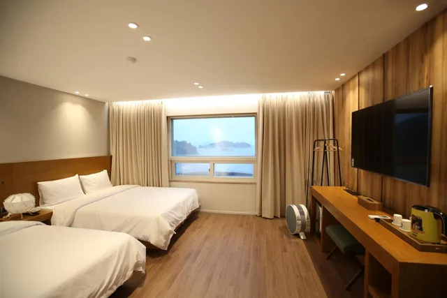 غرفة ديلوكس بسريرين مزدوجين بإطلالة على البحر، AM Ort Hotel 2/2