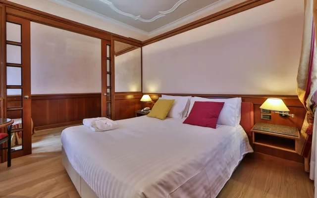 غرفة سوبيريور بسرير كوين وسرير فردي بمنطقة جلوس، Best Western Hotel Moderno Verdi 1/6