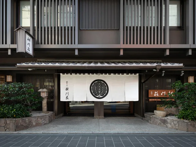 غرفة، Gion Shinmonso 1/1