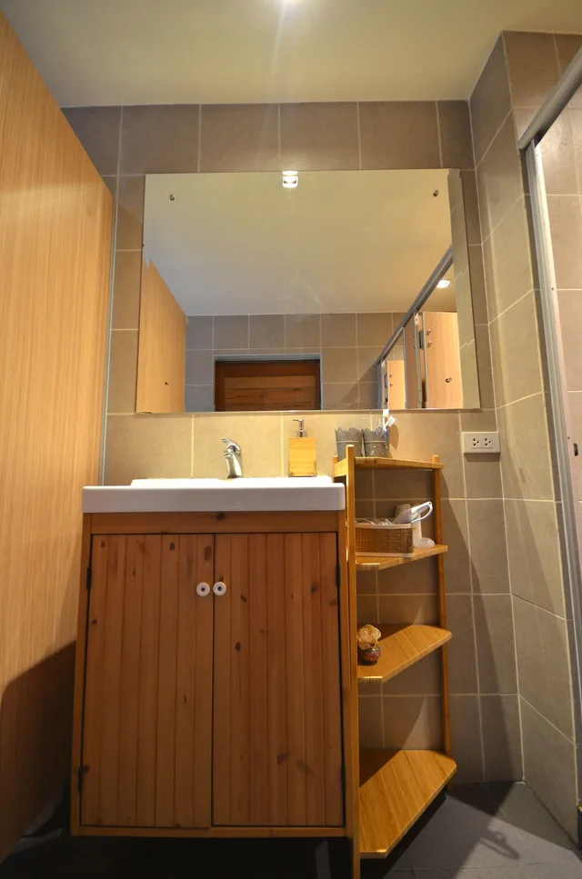 غرفة بسريرين منفصلين وسرير بطابقين بحمام مشترك، Good Day Hostel 6/8