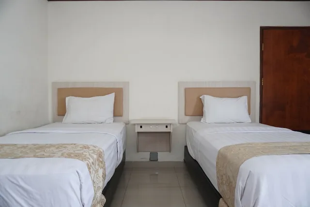 غرفة سوبيريور بسريرين منفصلين بإطلالة على البحيرة بشرفة، Siantar Hotel Parapat 1/2