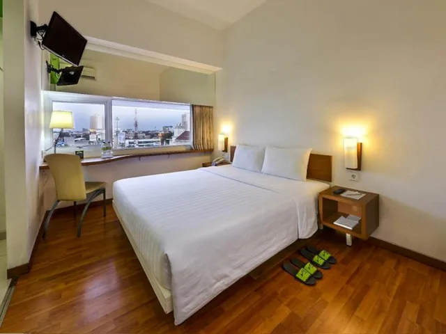 غرفة سوبيريور بسرير مزدوج، Whiz Hotel Pemuda Semarang 2/2