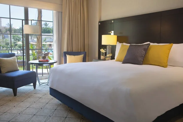 غرفة بسرير كينج للمدخنين، Renaissance Cairo Mirage City Hotel 1/2
