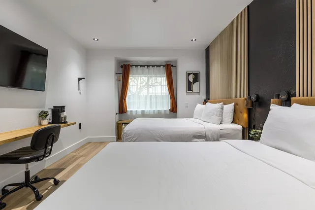 Deluxe, 2 Queen Beds, The Block Hotel 2/10