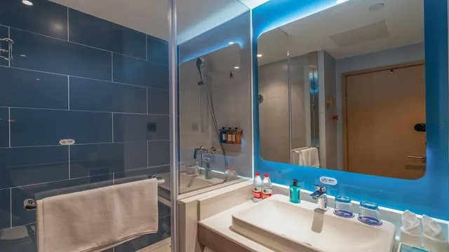 Standard, Twin Beds, City View, Extra Floor Space, Holiday Inn Express Nanjing Jiangbei Yushan 3/3