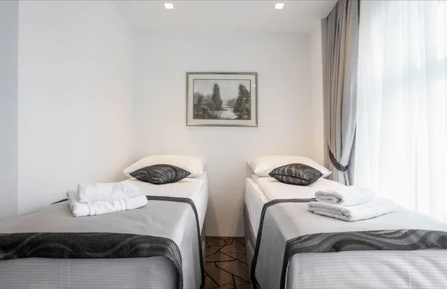 Superior, Double or Twin Bed, Grad Hotel 5/10