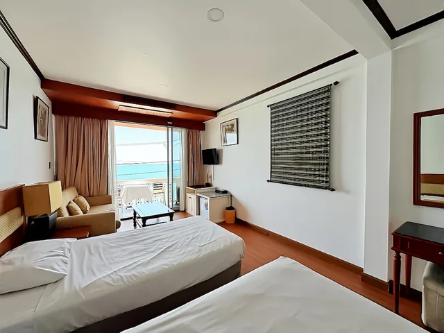 غرفة ديلوكس بسرير كينج بإطلالة على البحر، The Orchid Hotel And Spa Kalim Bay 3/10