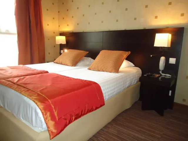 Room Assigned on Arrival, Exposition Tour Eiffel 1/1