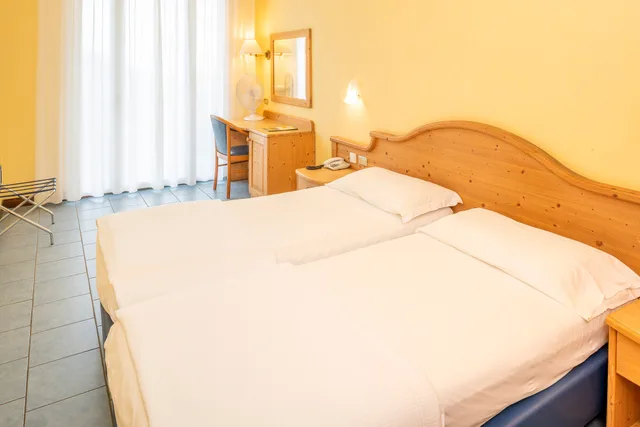 غرفة قياسية بسريرين منفصلين أو سرير مزدوج، Hotel Marco Polo 2/3