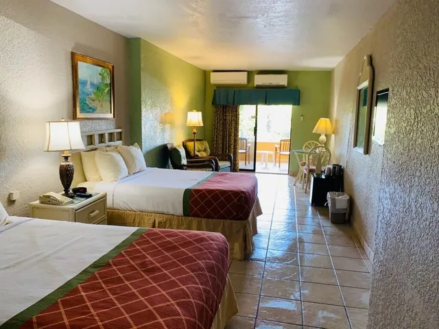 غرفة بسريرين مزدوجين بإطلالة على البحر، Lindbergh Bay Hotel And Villas 2/5
