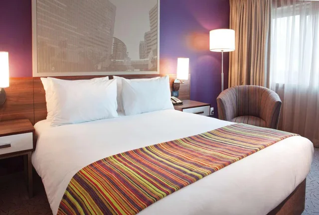 Standard, Queen Bed, Smoking, Garden Court Sandton City 5/10