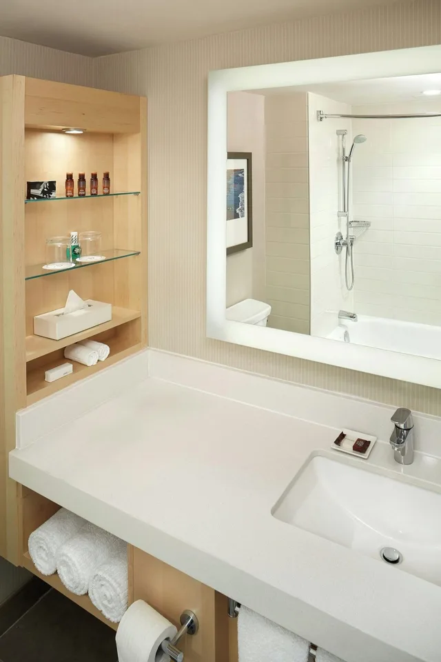 غرفة بسرير مزدوج، Delta Hotels By Marriott Prince Edward 5/6