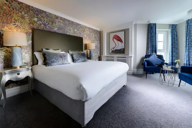 Luxury, Dromhall Hotel 1/1