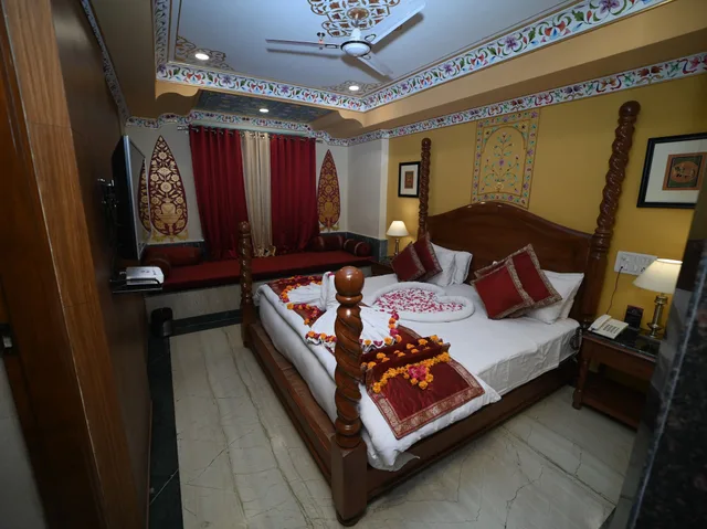 غرفة قياسية بسرير كوين بإطلالة على المدينة بغرفة نوم واحدة، Fort Chandragupt Hotel 1/6