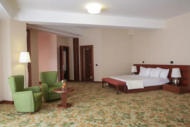 Junior, King Bed, Mountain View, El Resort Hotel 1/4