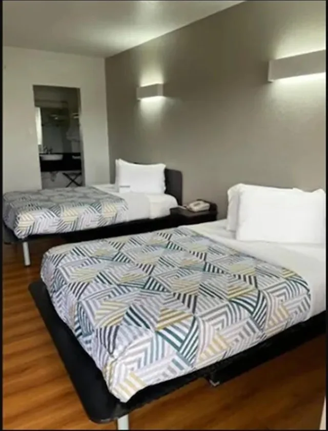 Room, Quadruple, Motel6 Van Horn, TX 2/5