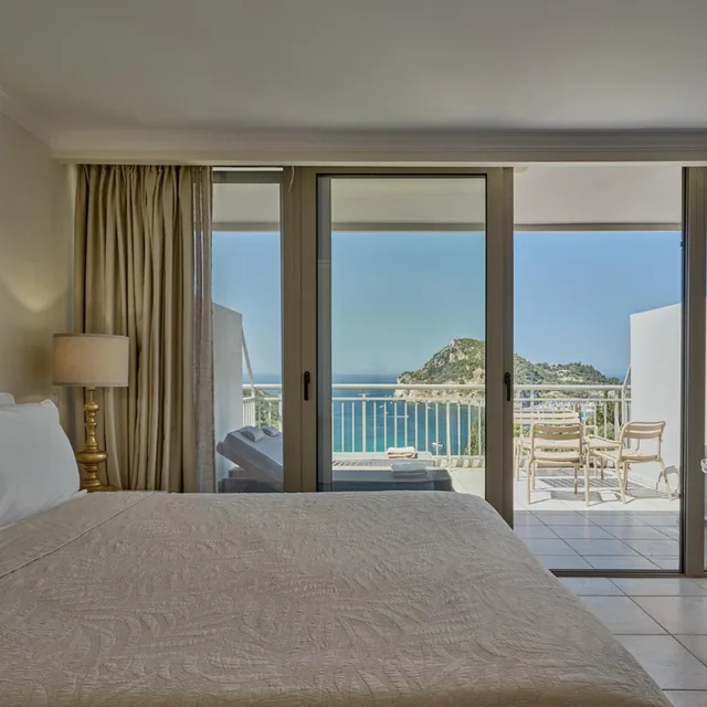 جناح جونيور بإطلالة على البحر، Paleokastritsa Palace Hotel - Adults Only 5/8