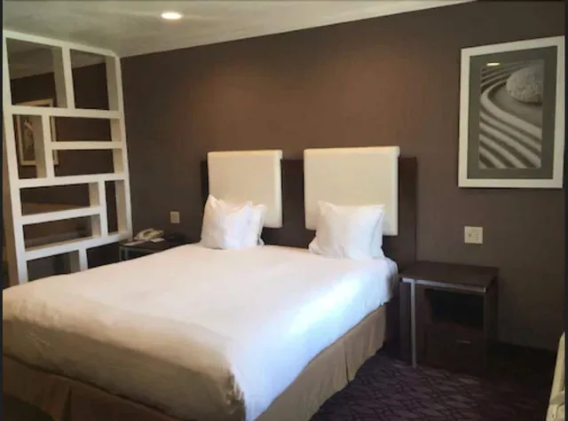 Feature, King Bed, Sofa، Hotel Pacific Manhattan Beach (ex. Crimson Hotel) 3/6