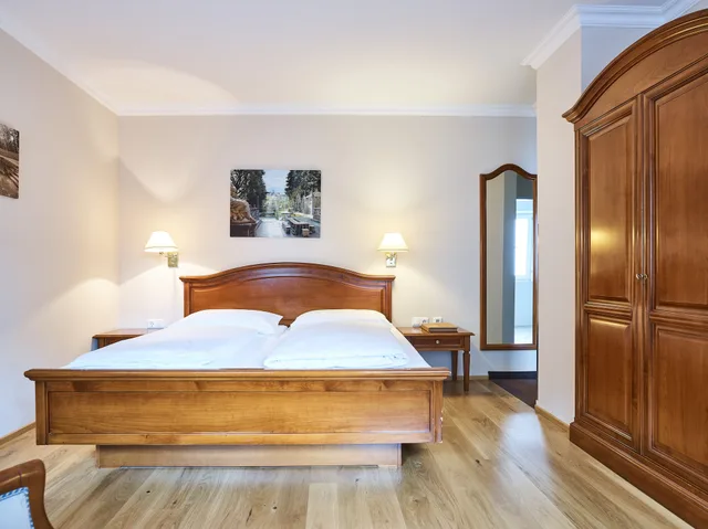 Economy, Double Bed, Street Side View, Das Grune Hotel Zur Post - 100 Bio 1/10