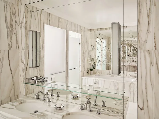 Prestige, Junior Suite, King Bed, Hotel Plaza Athenee 4/5