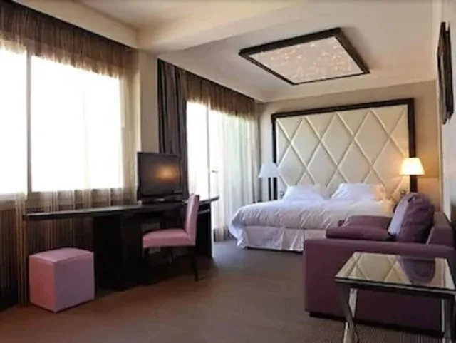 جناح جونيور بسرير كوين مع أريكة، Safari Hotel 1/1