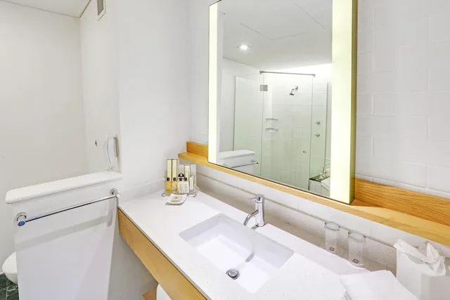 جناح تنفيذي بسرير كينج بإطلالة على المرسى، Shangri La the Marina Cairns 6/8