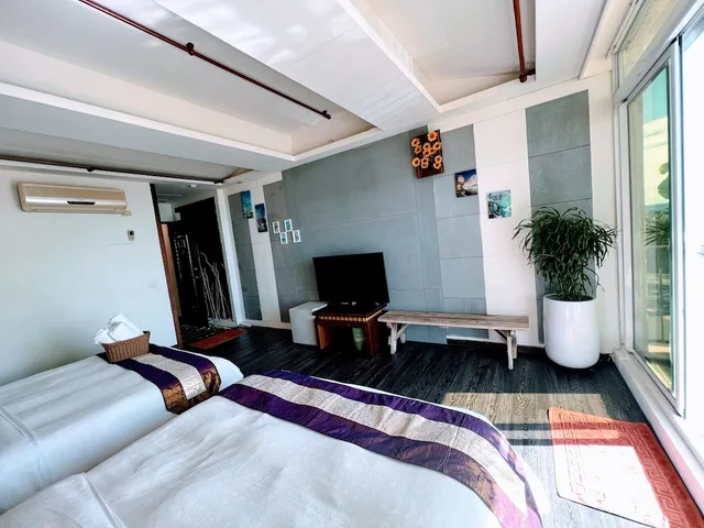 غرفة قياسية رباعية بسريرين مزدوجين بإطلالة على البحر، Ming-Jun Holiday Inn 8/10