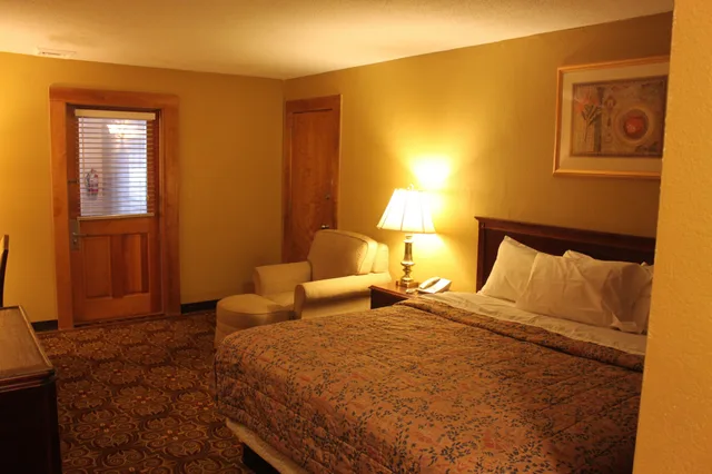 غرفة ديلوكس بسرير كينج لذوي الإعاقة، New Bedford Inn Suites 4/8