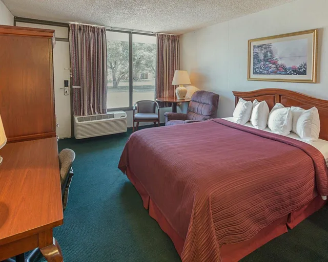 غرفة قياسية بسرير كوين، Quality Inn Ennis 1/9