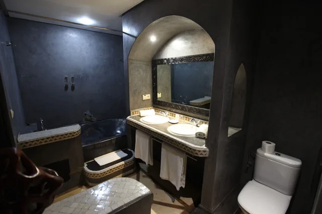 غرفة بسريرين منفصلين بحمام خاص، Riad Dar Haven 6/6