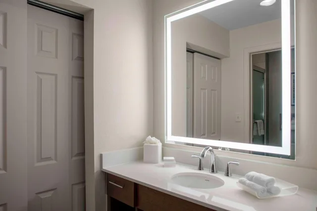 1 Bedroom, Premium, Suite, King Bed, Sofa, Homewood Suites by Hilton St. Louis - Galleria 3/4