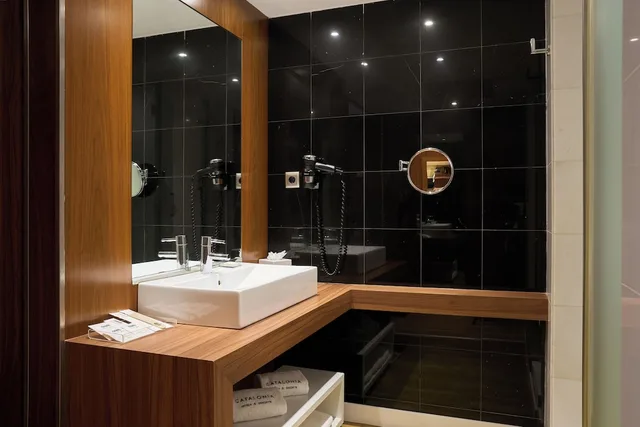 غرفة سوبيريور مفردة بسرير مزدوج، Hotel Catalonia Ramblas 2/3