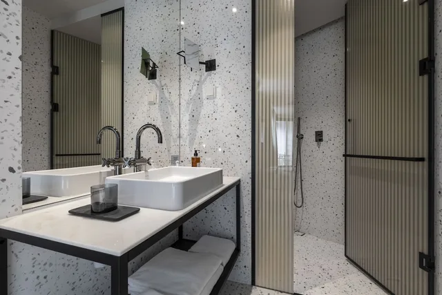 City, Junior Suite, King Bed, Sofa، NEXT by Savoy Signature 4/5