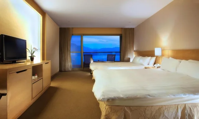 غرفة رباعية بسريرين كوين بإطلالة على البحيرة، Hotel Del Lago 2/2