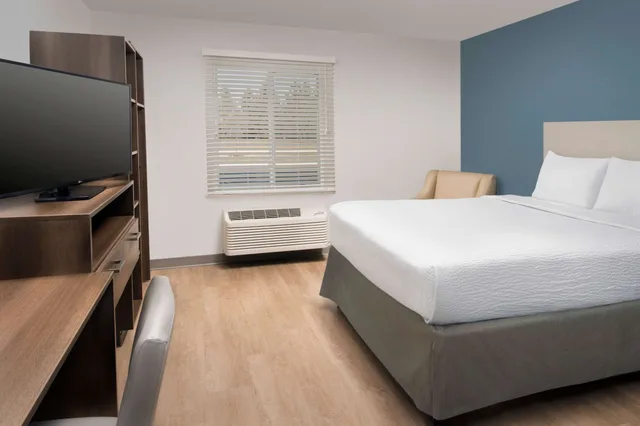 غرفة قياسية مفردة بسرير كوين مع أريكة، WoodSpring Suites Chicago Tinley Park 1/6
