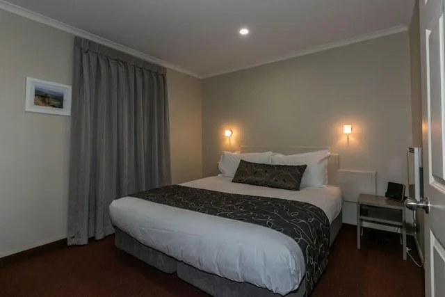 جناح بسرير كينج وسرير فردي بغرفة نوم واحدة، Fairley Motor Lodge 3/6