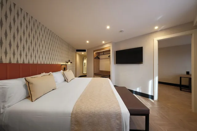 Deluxe, Family, 1 Double and 1 Single Bed, Catalonia Park Putxet 3/5